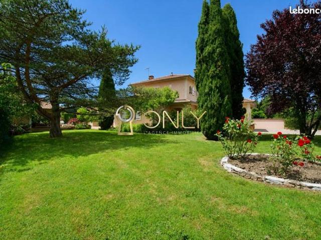 Propriété 5 pièces 181 m²