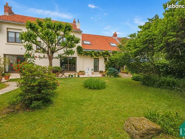 Propriété 5 pièces 181 m²