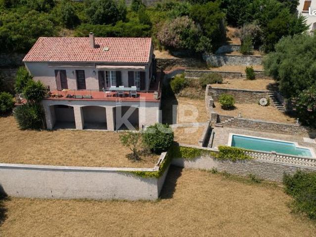 Propriété 5 pièces 182 m²