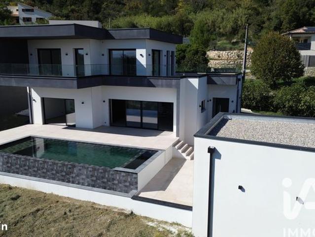 Propriété 5 pièces 182 m²