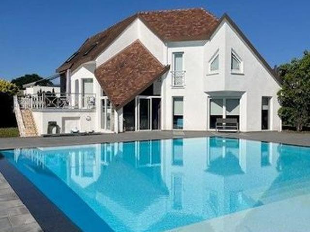 Propriété 5 pièces 183 m²