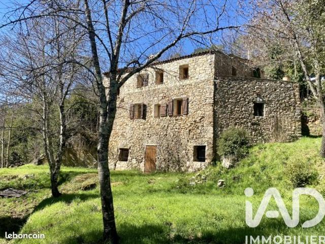 Propriété 5 pièces 195 m²