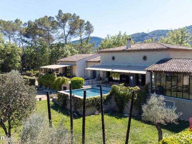 Propriété 5 pièces 195 m²