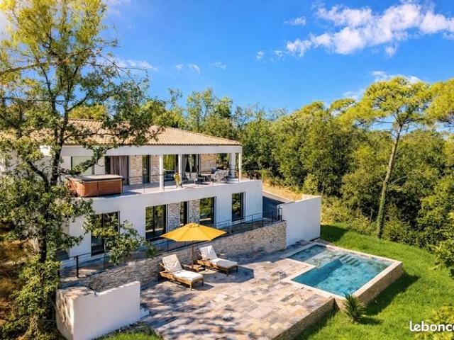 Propriété 5 pièces 195 m²