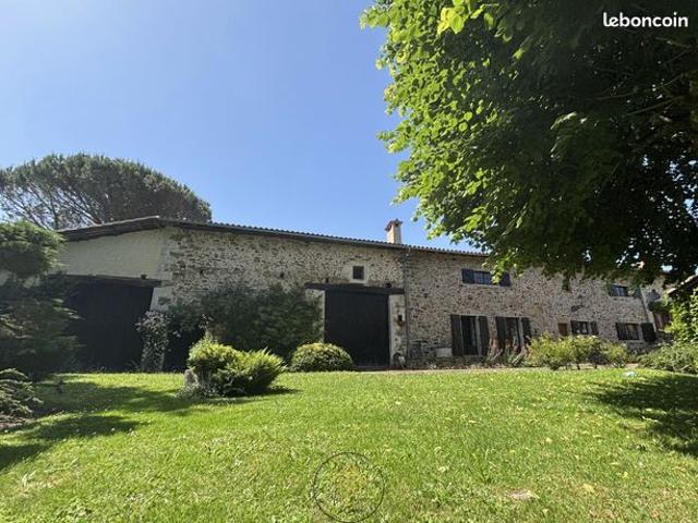 Propriété 5 pièces 196 m²