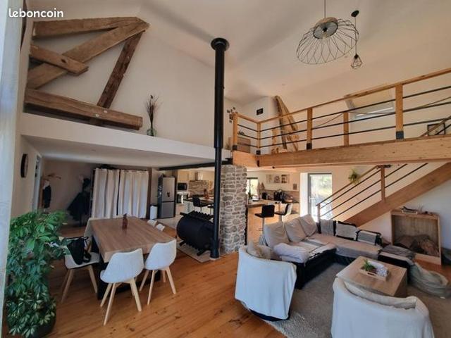 Propriété 5 pièces 196 m²
