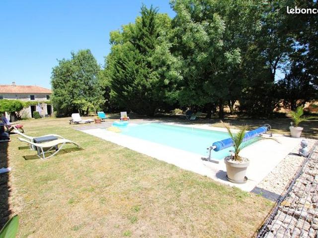 Propriété 5 pièces 196 m²