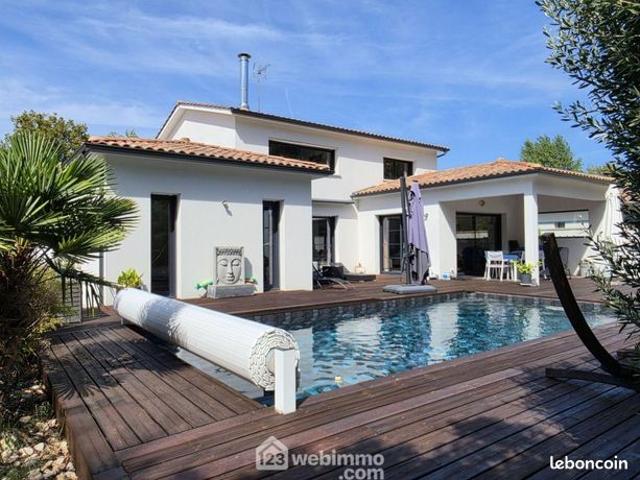 Propriété 5 pièces 197 m²