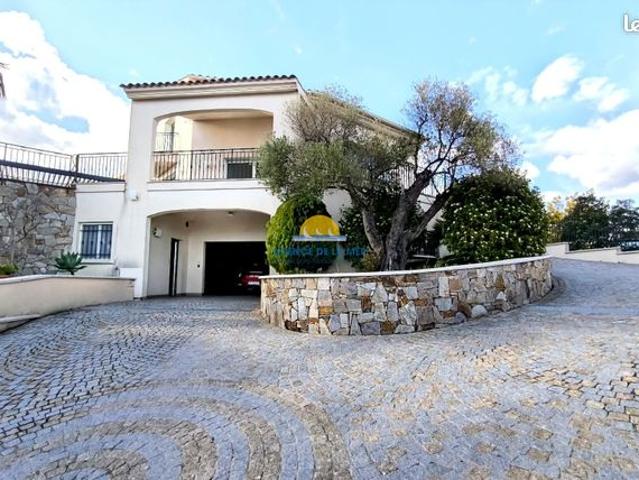 Propriété 5 pièces 198 m²
