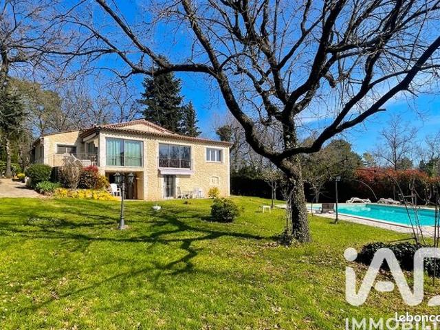 Propriété 5 pièces 198 m²