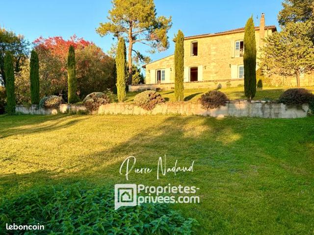 Propriété 5 pièces 192 m²