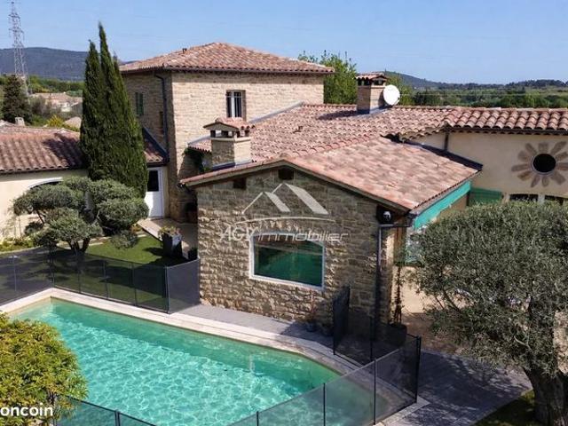 Propriété 5 pièces 192 m²