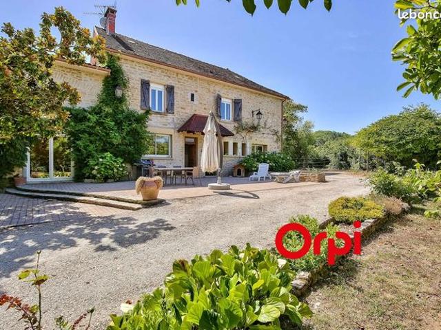 Propriété 5 pièces 204 m²