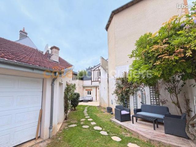Propriété 5 pièces 205 m²