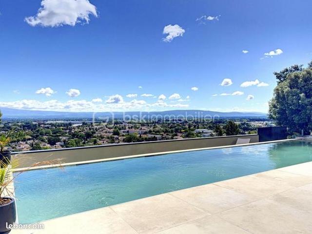 Propriété 5 pièces 205 m²