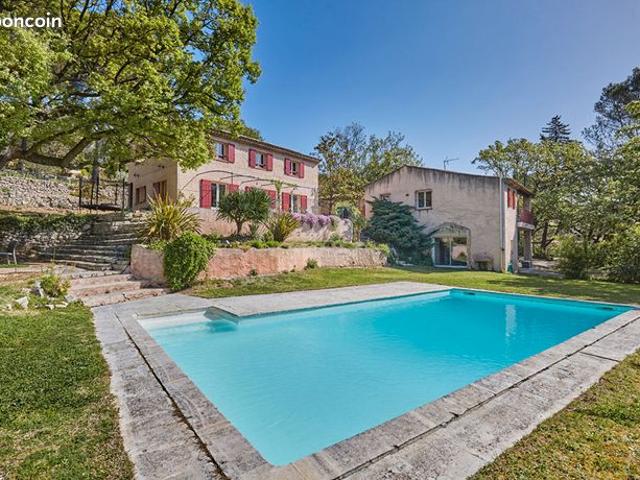 Propriété 5 pièces 206 m²