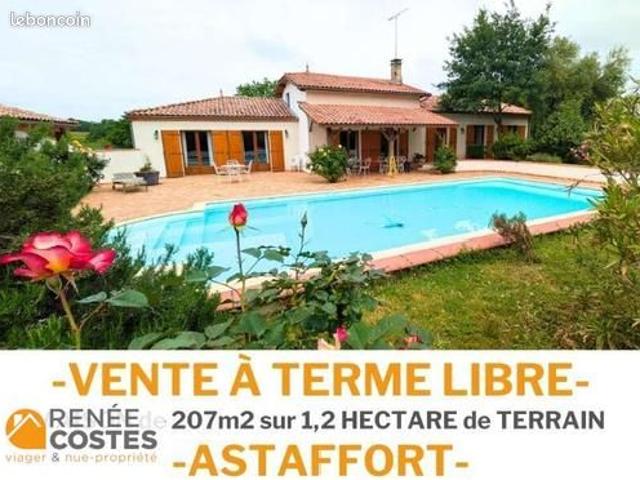 Propriété 5 pièces 207 m²