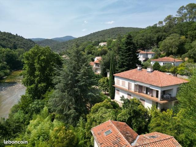 Propriété 5 pièces 207 m²