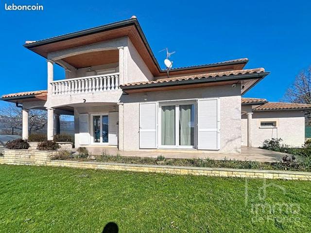 Propriété 5 pièces 207 m²