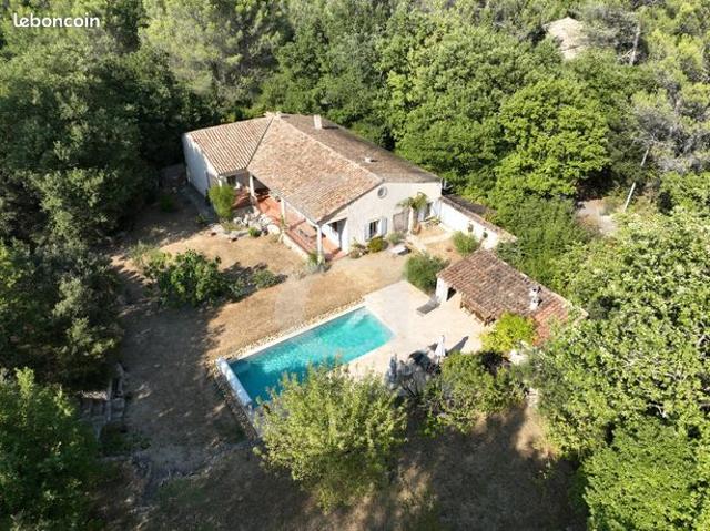 Propriété 5 pièces 207 m²