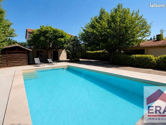 Propriété 5 pièces 208 m²