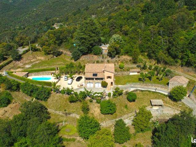 Propriété 5 pièces 209 m²