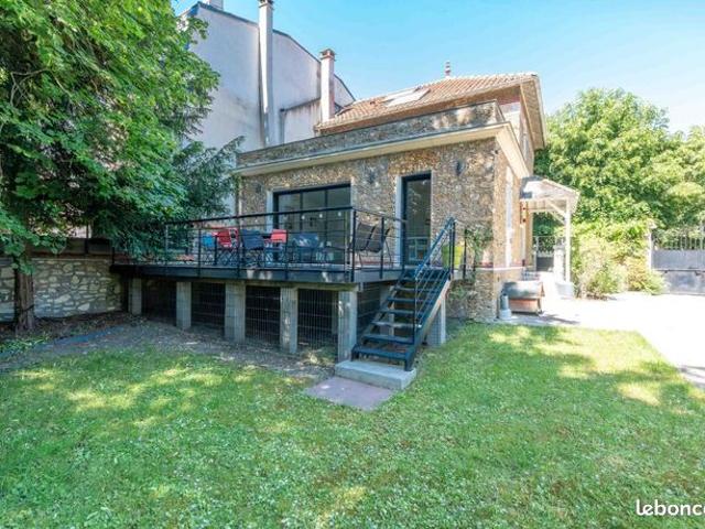 Propriété 5 pièces 200 m²