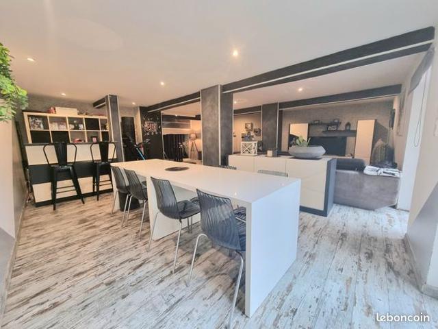 Propriété 5 pièces 200 m²