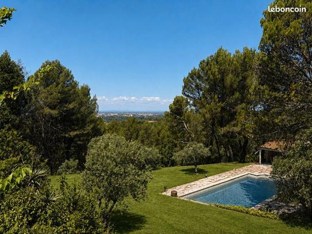 Propriété 5 pièces 200 m²