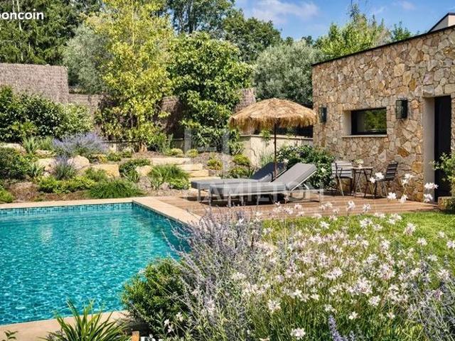 Propriété 5 pièces 200 m²