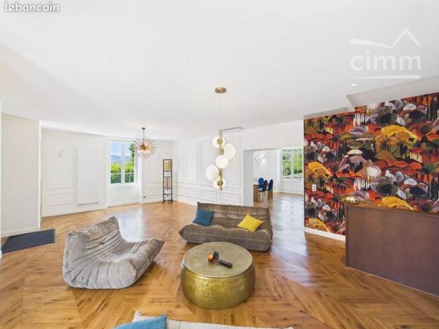 Propriété 5 pièces 201 m²