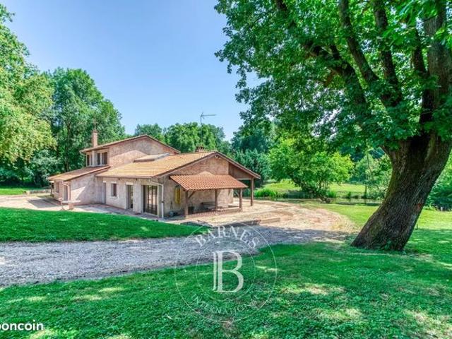 Propriété 5 pièces 203 m²