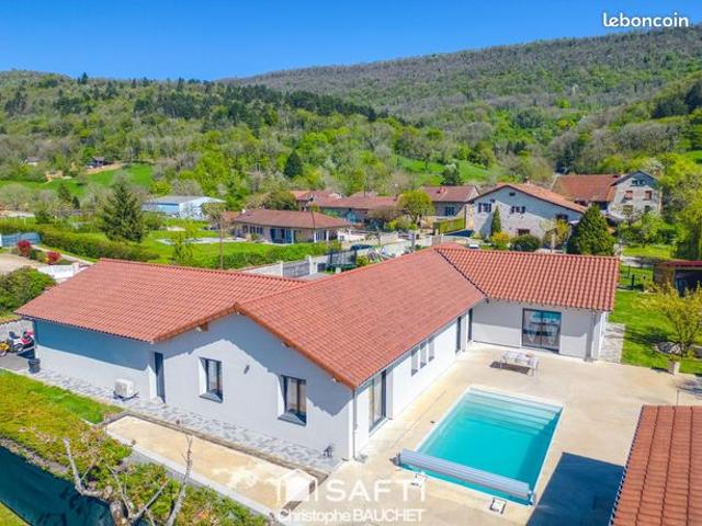 Propriété 5 pièces 203 m²
