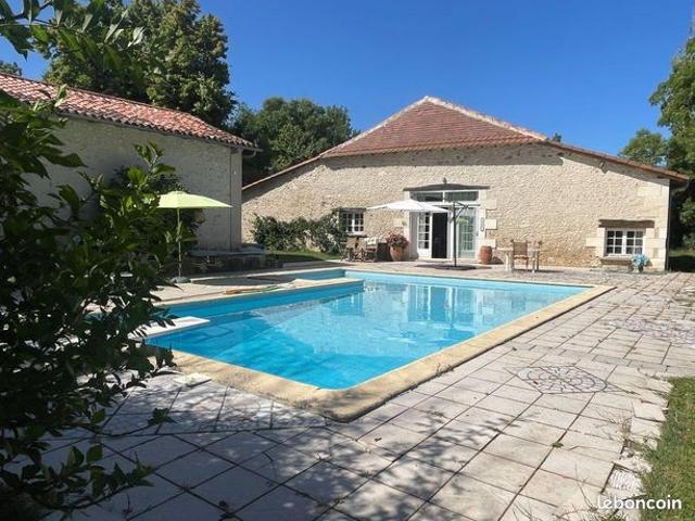 Propriété 5 pièces 214 m²