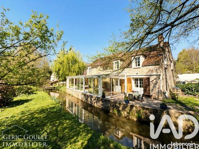 Propriété 5 pièces 214 m²