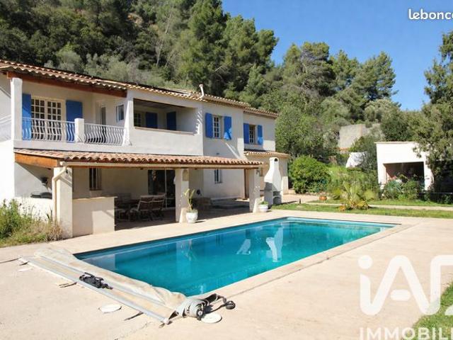 Propriété 6 pièces 215 m²