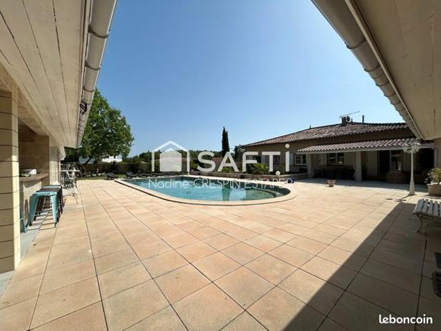 Propriété 5 pièces 215 m²