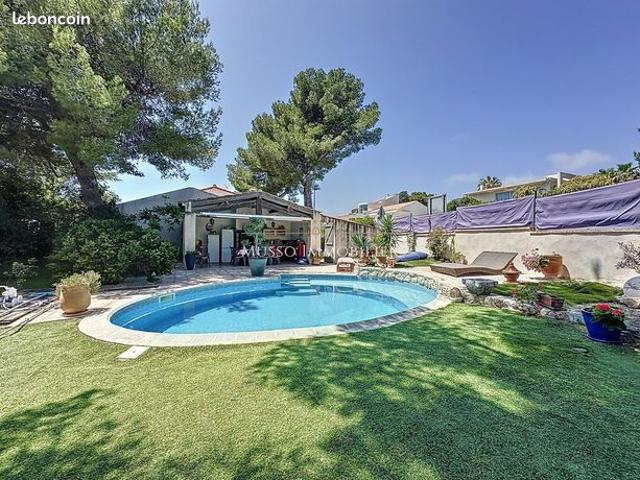 Propriété 5 pièces 215 m²
