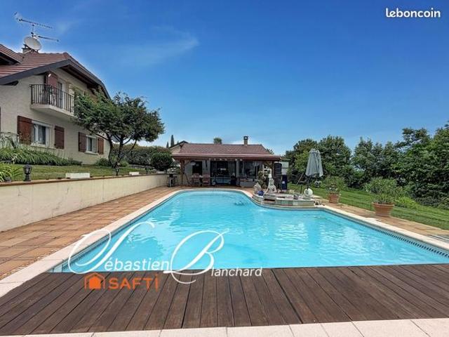 Propriété 5 pièces 215 m²