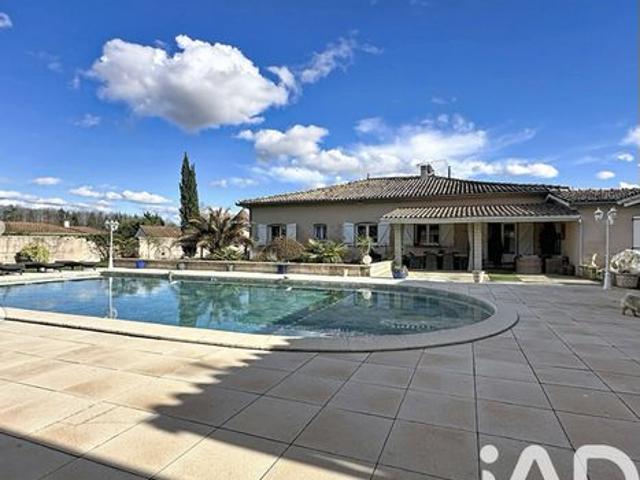 Propriété 5 pièces 215 m²