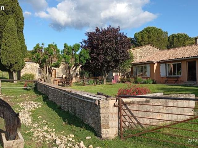 Propriété 5 pièces 216 m²