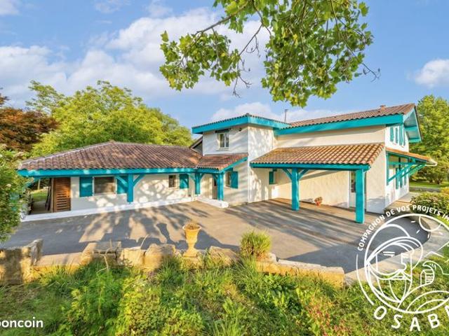 Propriété 5 pièces 216 m²