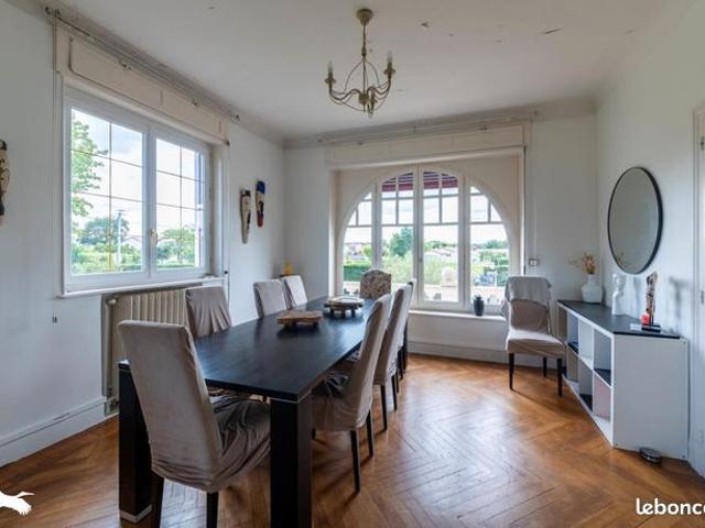Propriété 5 pièces 216 m²