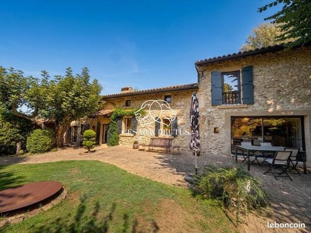 Propriété 5 pièces 217 m²