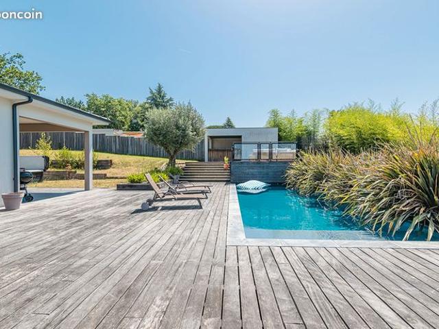 Propriété 5 pièces 217 m²