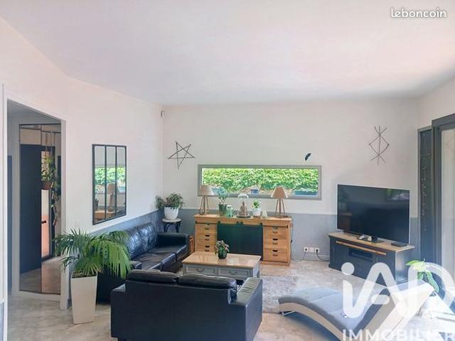 Propriété 5 pièces 218 m²