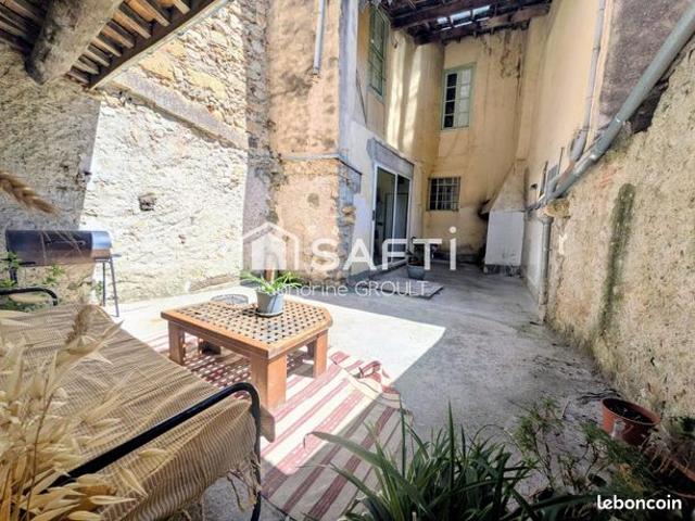 Propriété 5 pièces 218 m²