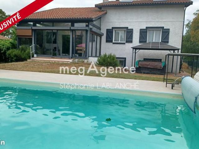 Propriété 5 pièces 210 m²