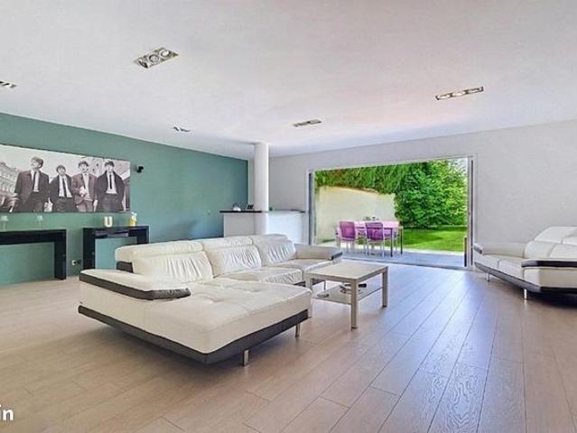 Propriété 5 pièces 210 m²