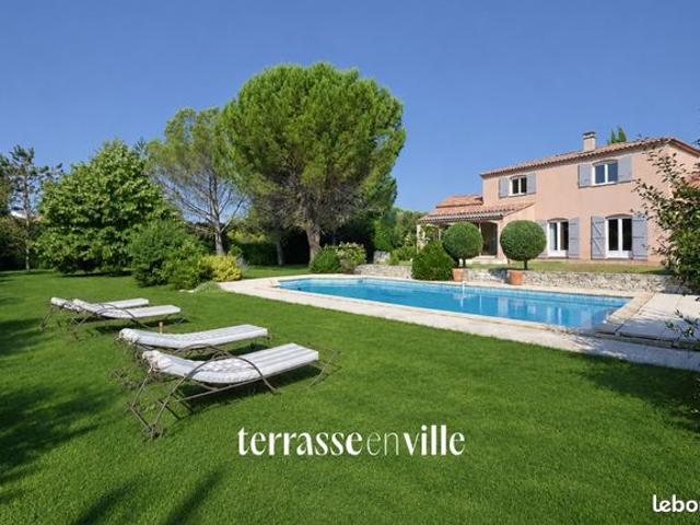 Propriété 5 pièces 210 m²